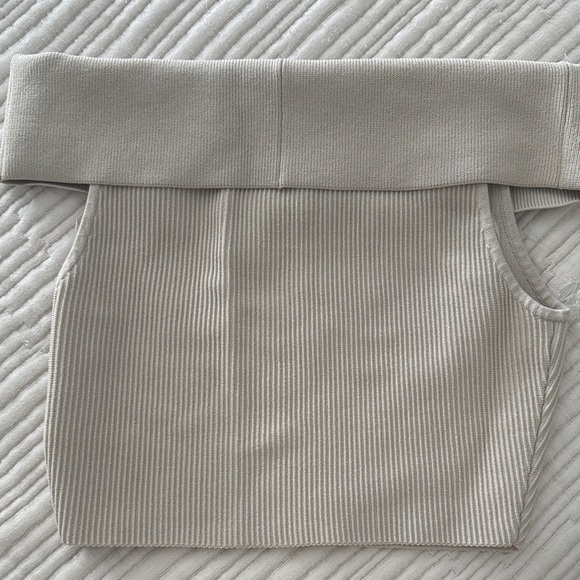 Babaton Light Gray Ribbed Knit Top - Picture 3 of 3